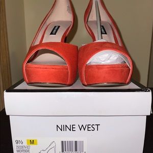 NWT Nine West red suede peep toe pumps
